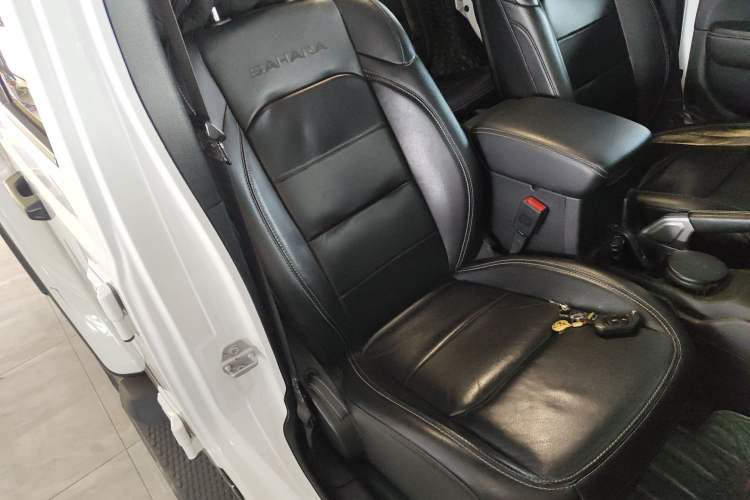 Used Jeep Wrangler 2019 2.0T Sahara Four-Door Version China VI Emission Standard