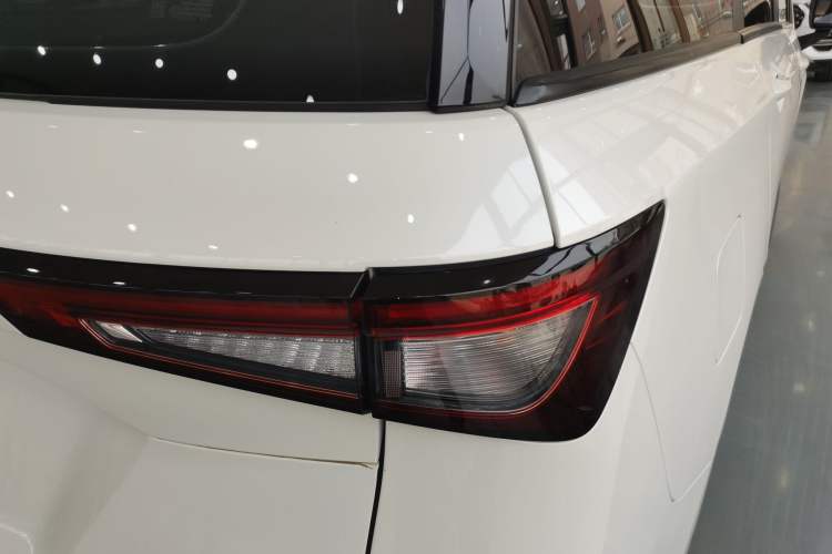 Used Wuling Jiachen 2022 1.5L Manual Enjoyment Elite Model Exterior 3