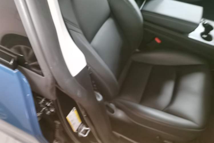 Used Tesla Model Y 2024 Long-Range All-Wheel-Drive Version Right Front Seat