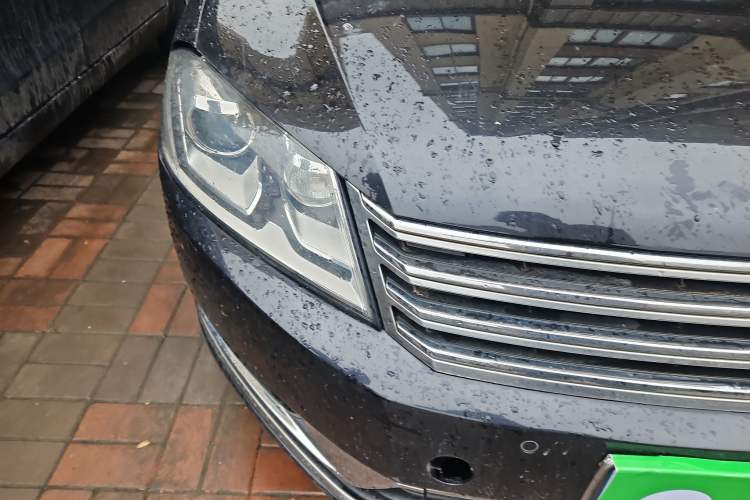 Used Volkswagen Magotan 2012 2.0 TSI Ultimate Edition Right Front Headlight