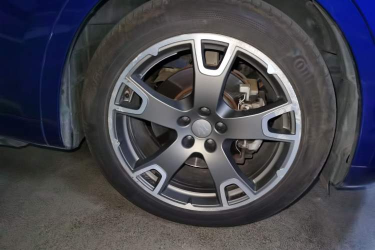 Used Maserati Levante 2016 3.0T Standard Edition Right Front Wheel Hub
