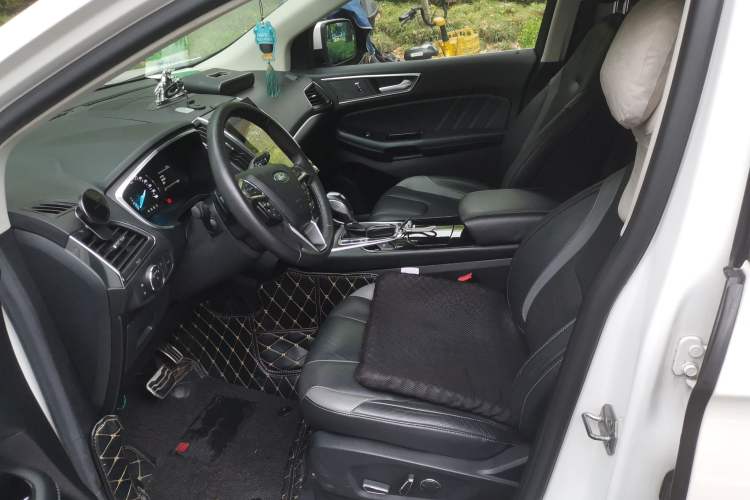 Used Ford Edge 2017 EcoBoost 245 Two-Wheel-Drive Sporty 7-Seater Left Front Seat