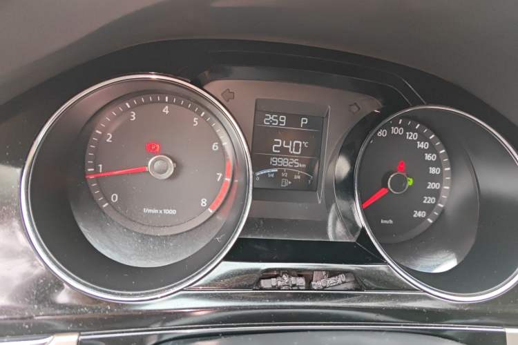 Used Volkswagen Bora 2014 1.6L Automatic Comfort Model Odometer Close Up