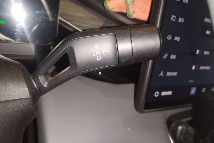 Used Geely Galaxy L6 2025 EM-i 140km Long-Range Version Gear Lever