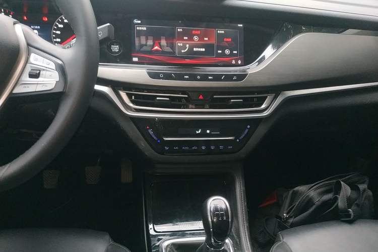 Used CHANGAN CS35PLUS 2021 Revised Version Glory Million Edition 1.6L Manual Luxury Edition
