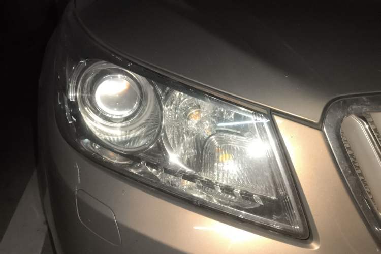 Used Buick LaCrosse 2011 2.4L SIDI Luxury Edition Right Front Headlight