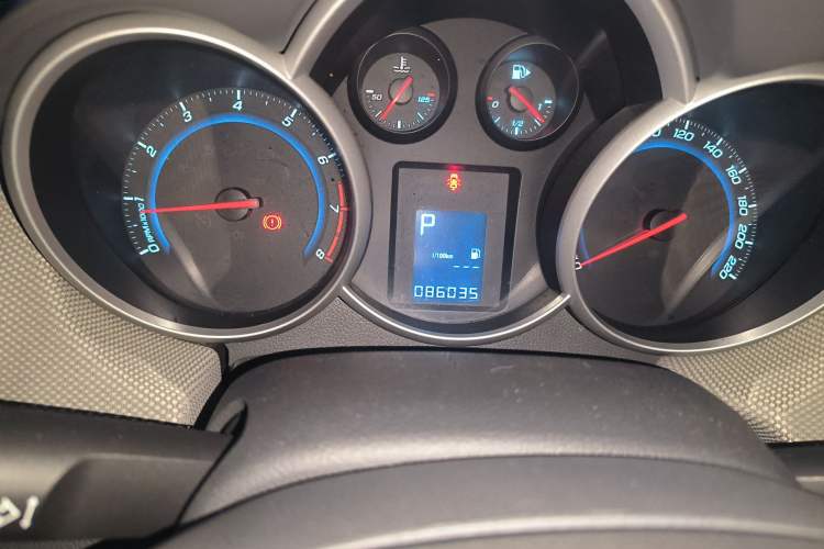 Used Chevrolet Cruze 2009 1.8L SE AT Odometer Close Up