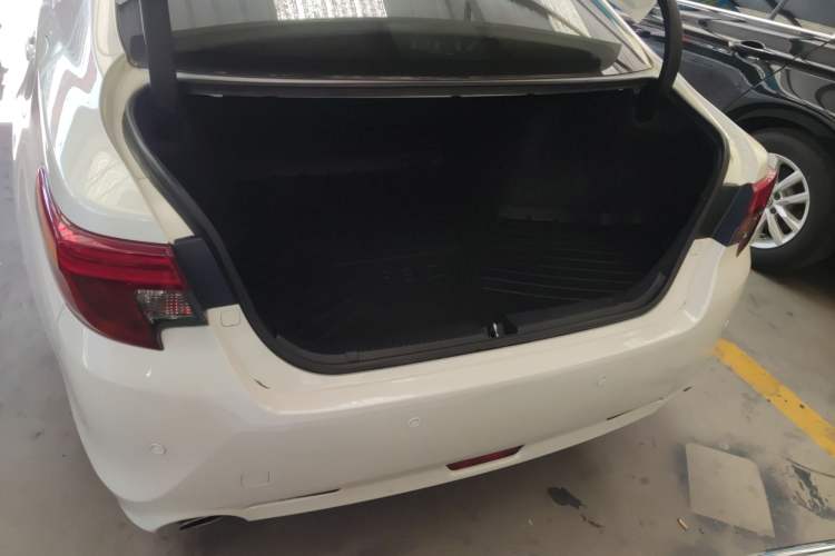 Used Toyota Reiz 2013 2.5V Elite Edition Trunk