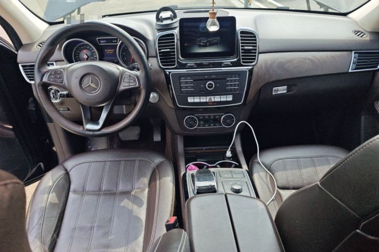 Used Mercedes-Benz GLE 2016 GLE 320 4MATIC Luxury Model Center Console