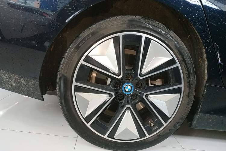 Used BMW i3 2023 eDrive 40 L Midnight Sports Package Right Rear Wheel Hub
