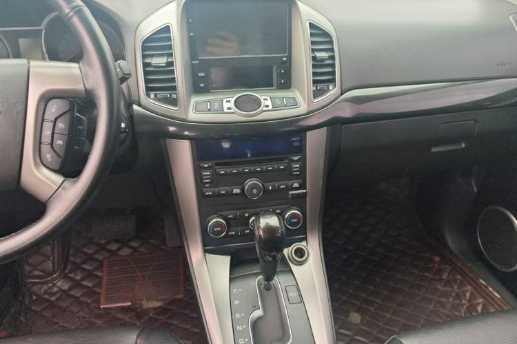 Used Chevrolet Captiva 2015 2.4L 4x4 Flagship Edition 7-Seater