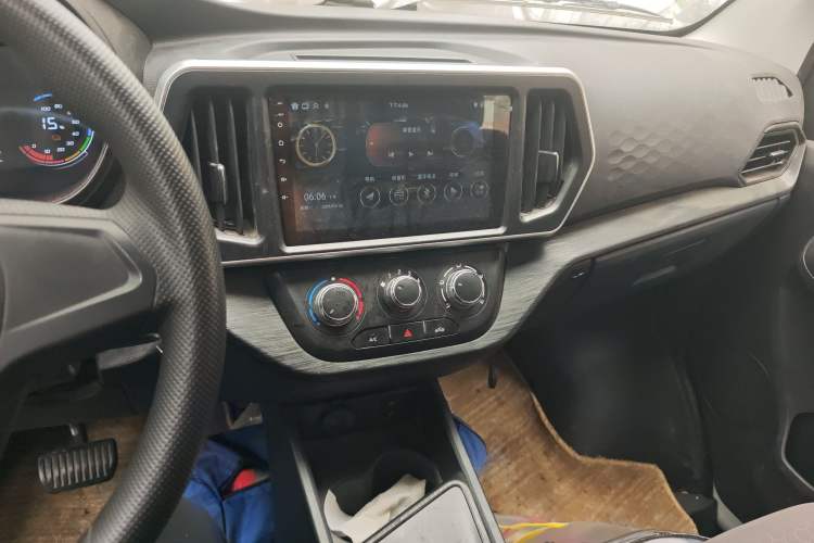 Used CHANGAN KAICHENG Ruixing EM80 2025 Passenger Version Comfort Edition 6-Seater 300 km Dual-Swing Doors
