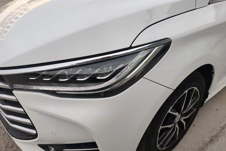 Used BYD Song MAX 2017 1.5T Automatic Smart Connect Prestige 7-Seater Left Front Headlight