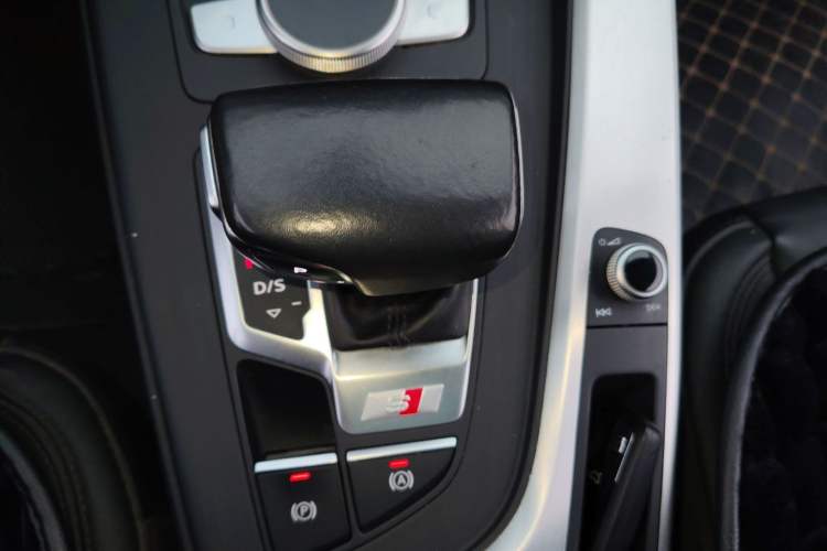 Used Audi A4L 2018 30th Anniversary Edition 40 TFSI Fashion Model