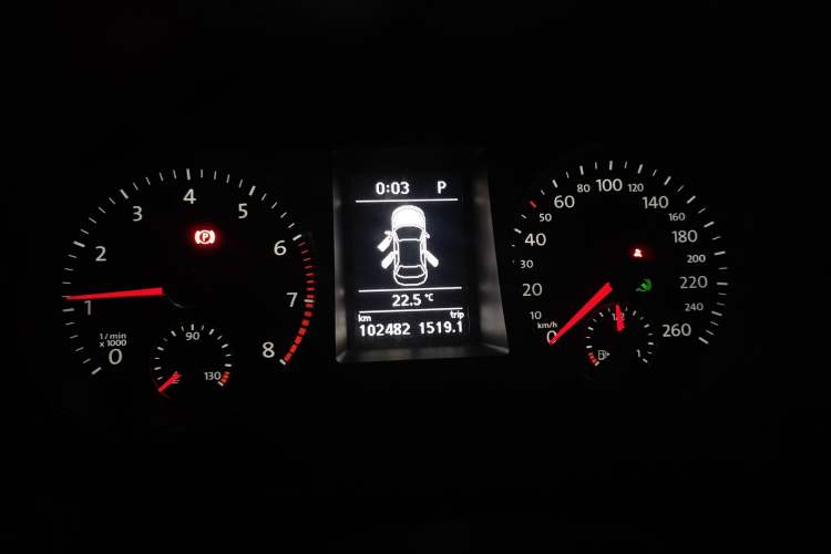 Used Volkswagen Magotan 2015 Revised Version 2.0 TSI Luxury Edition Odometer Close Up