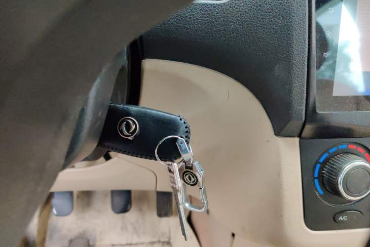 Used Dongfeng Fengon 370 2016 1.5L Manual Standard Edition SFG15-05 7 Seats
