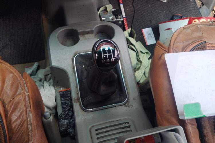 Used FORTHING Lingzhi 2018 M3L 1.6L 7-Seater Comfort Model Gear Lever