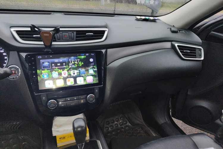 Used Nissan X-Trail 2015 2.0L CVT Comfort MAX Edition 2WD Audio And AC Panel