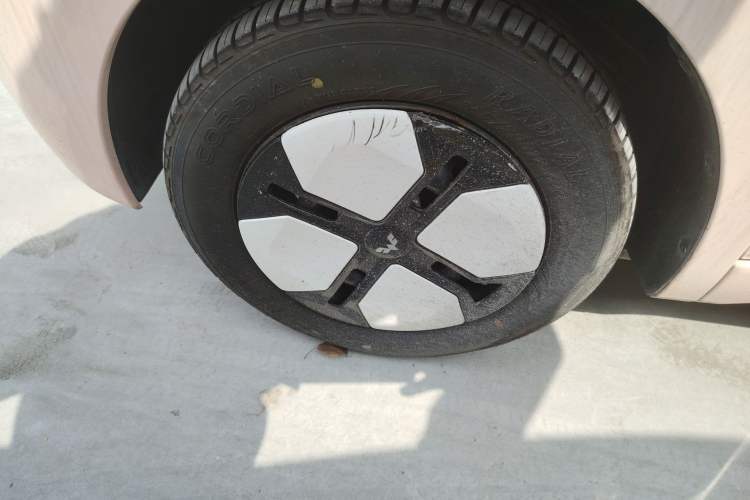Used Wuling Hongguang MINIEV 2024 3rd Generation 215km Advanced Version Left Front Wheel Hub