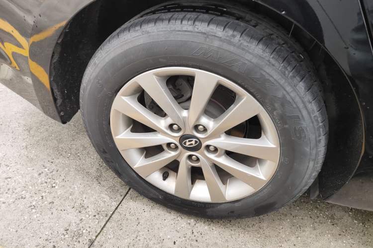 Used Hyundai Mistra 2014 1.8L Automatic Smart GLS Right Rear Wheel Hub