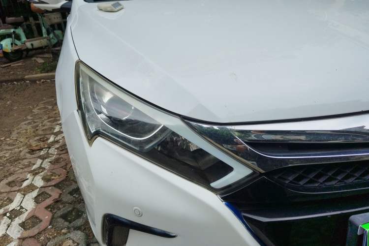 Used BYD Qin New Energy 2015 1.5T Dual-Crown Flagship Plus Edition Right Front Headlight