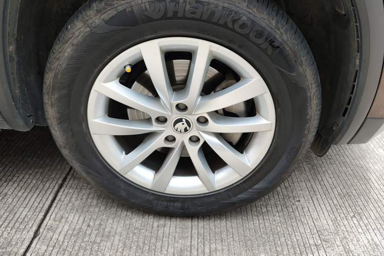 Used Skoda Kodiaq 2018 Facelifted TSI330 5-Seater Two-Wheel-Drive Comfort Edition
