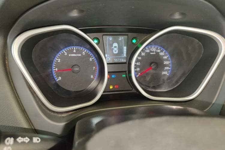 Used Geely Auto GX7 2015 Sports Edition 2.0L Automatic Luxury Upgrade Version China V Standard