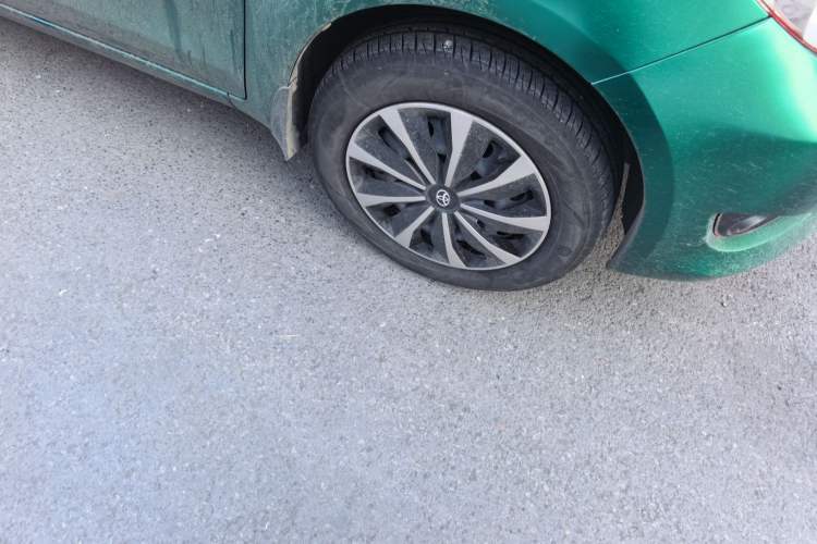 Used Toyota Yaris 2011 1.6 GS Automatic Sharp Edition Right Front Wheel Hub