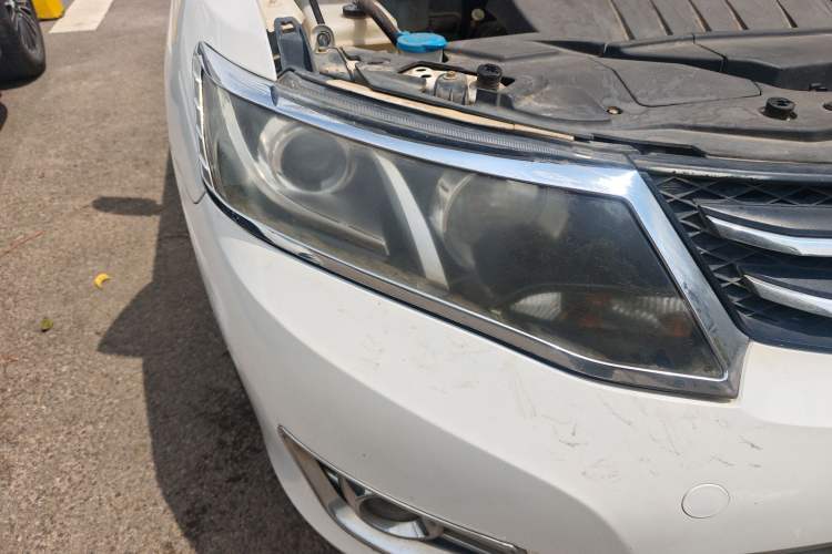 Used Zotye Z300 2014 1.5L Urban Edition Manual Luxury Model Right Front Headlight