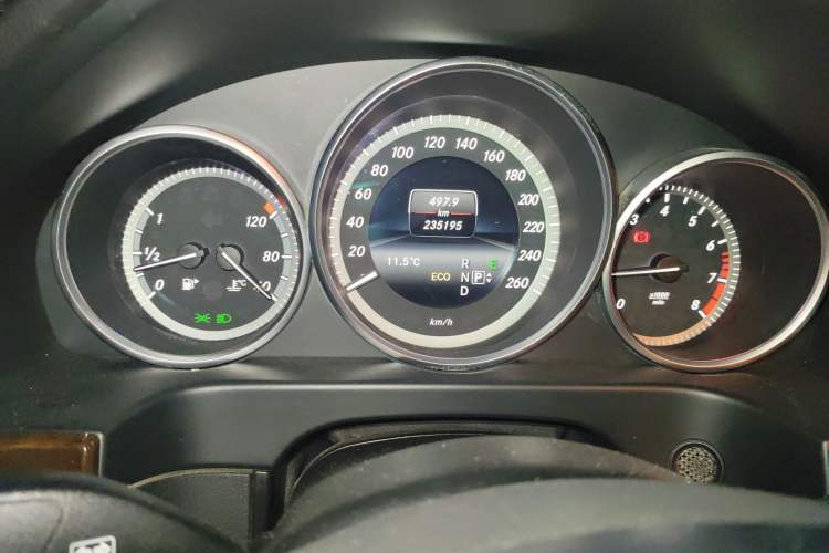 Used Mercedes-Benz E-Class 2015 Facelift E 200 L