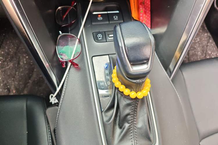 Used Toyota Venza 2023 2.0L CVT Two-Wheel Drive Luxury Edition Gear Lever