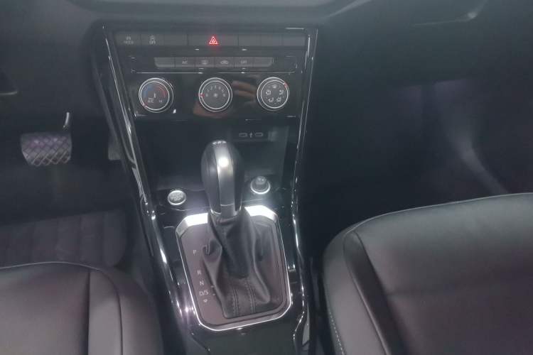 Used Volkswagen T-ROC 2021 280TSI DSG Two-Wheel Drive Comfort Connect Edition
