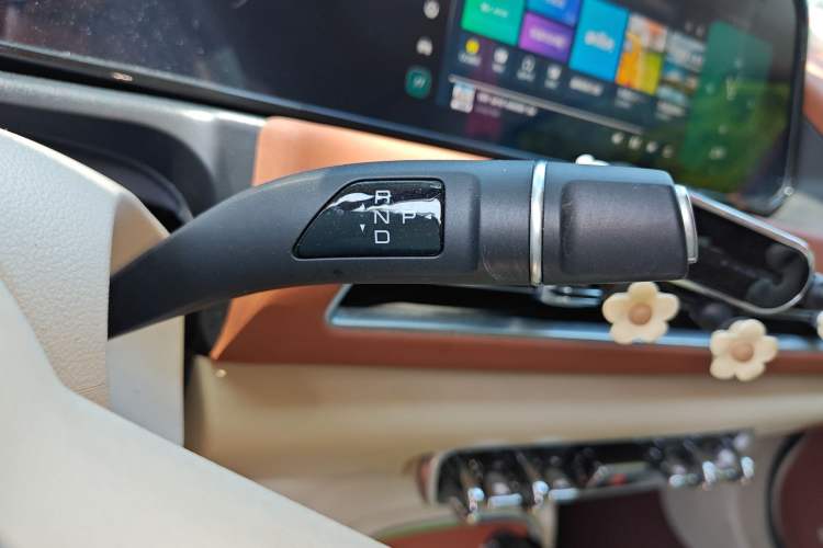 Used ORA Good Cat 2023 401 km Standard Range Premium Trim Ternary Lithium Gear Lever