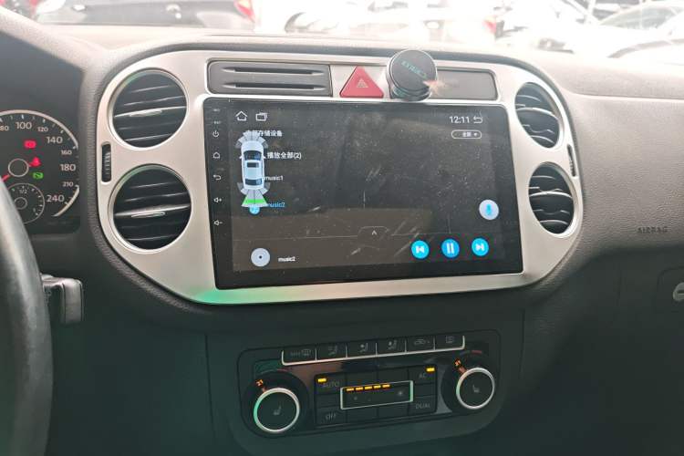 Used Volkswagen Tiguan 2009 2.0 TSI Luxury Edition Audio And AC Panel