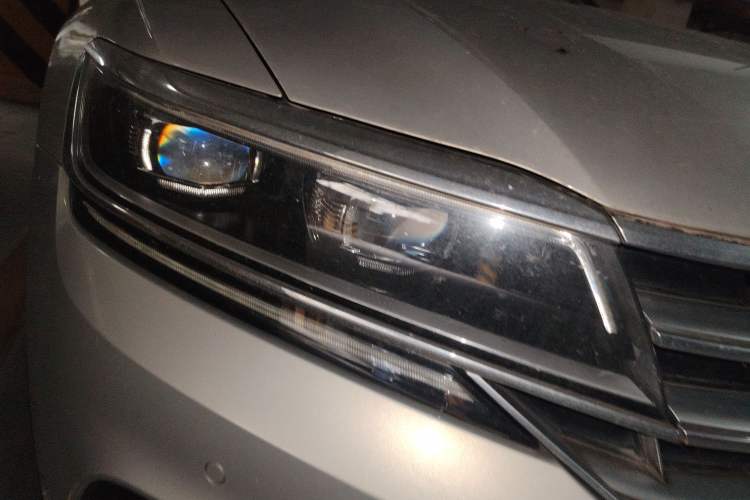 Used Volkswagen Phideon 2018 380TSI Two-Wheel Drive Business Edition Right Front Headlight