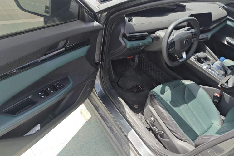 Used CHANGAN UNI-V iDD 2024 Blue Whale Smart Electric iDD 136km Luxury Model
