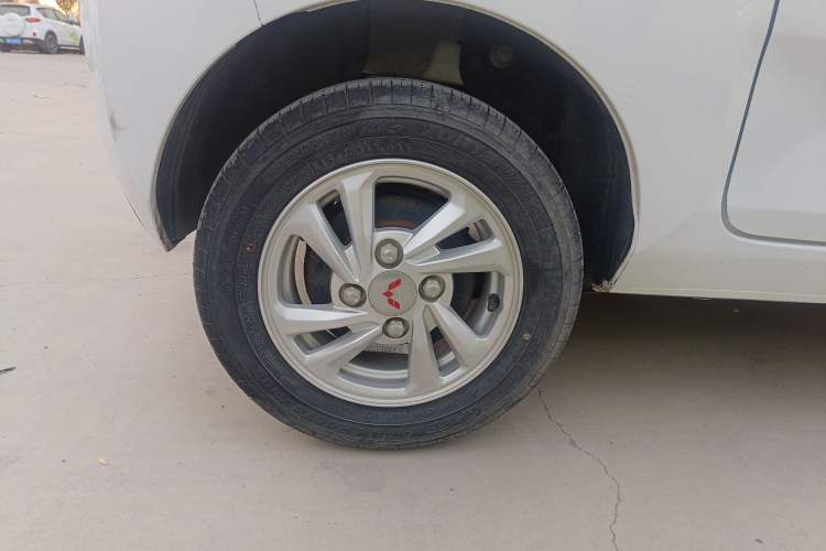 Used Wuling Hongguang MINIEV 2022 Macaron Fashion Model Lithium Iron Phosphate Right Rear Wheel Hub