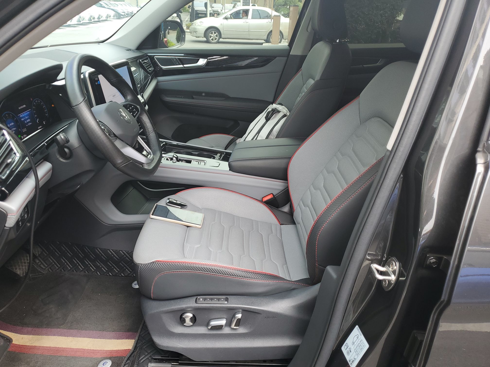 Переднее сиденье в автомобиле