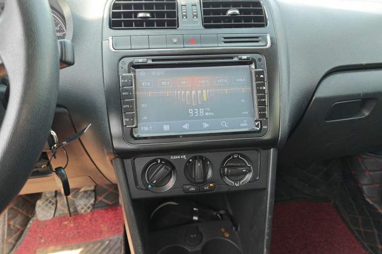 Used Volkswagen Polo 2016 1.4L Manual Fashion Model Audio And AC Panel