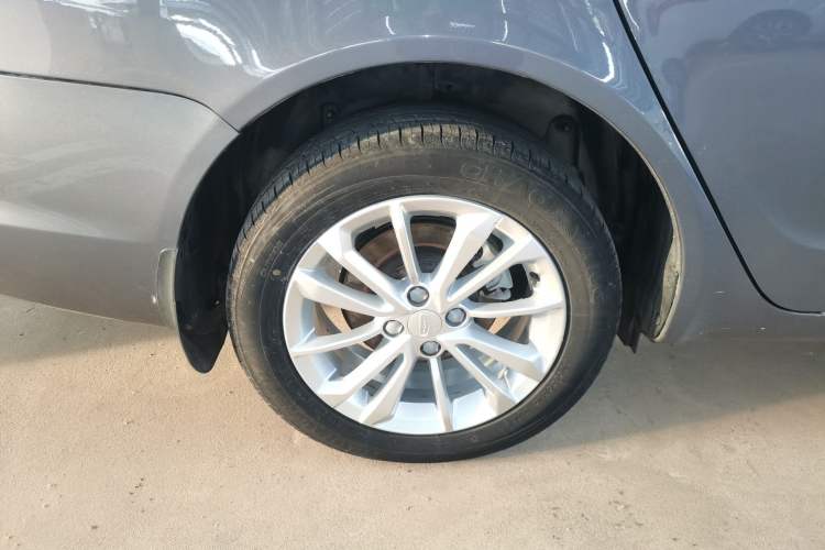 Used Geely Auto Vision 2020 1.5L Manual Value Edition Right Rear Wheel Hub