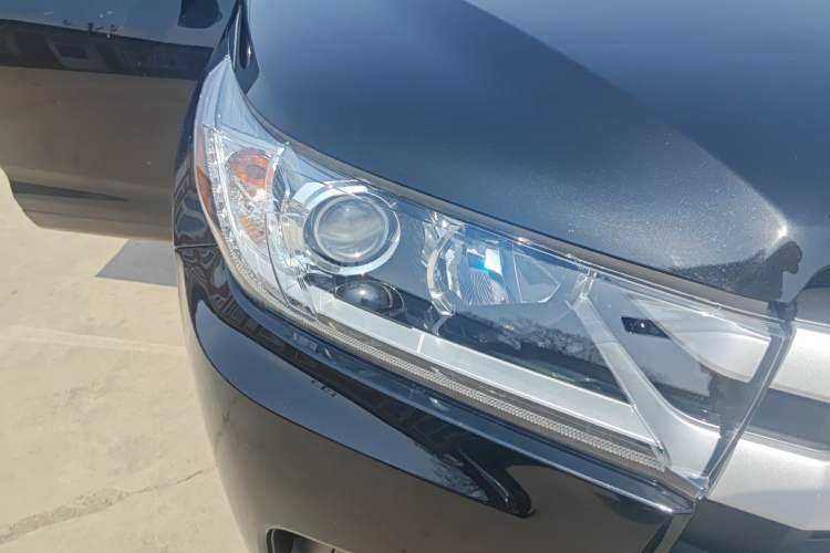 Used Toyota Highlander 2018 2.0T Four-Wheel Drive Luxury Edition 7 Seats China V Emission Standard