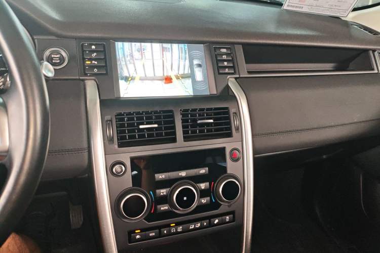 Used Land Rover Discovery Sport 2016 2.0T SE Audio And AC Panel