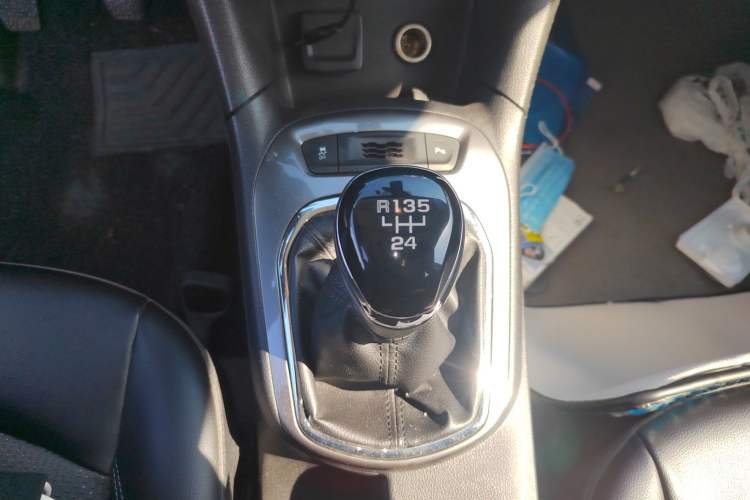 Used Chevrolet Cruze 2015 1.5L Manual Elite Edition Gear Lever