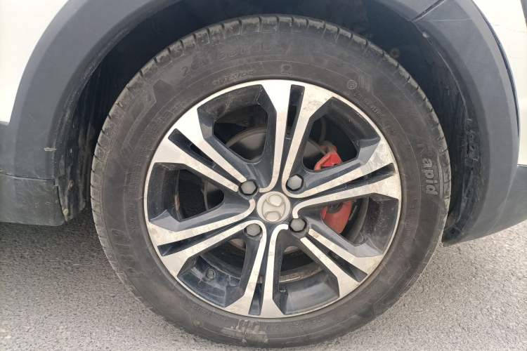 Used BAIC Senova X25 2015 1.5L Automatic Elite Model Right Front Wheel Hub