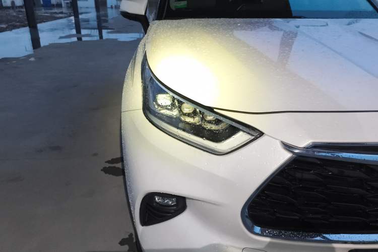 Used Toyota Highlander 2022 Dual-Engine 2.5L Four-Wheel Drive Supreme Edition 7-Seater