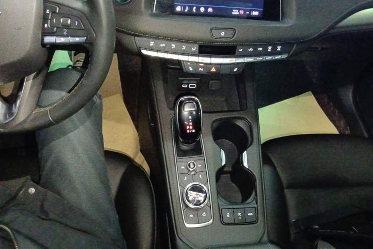 Used Cadillac XT4 2021 28T Two-Wheel Drive Leading Version
