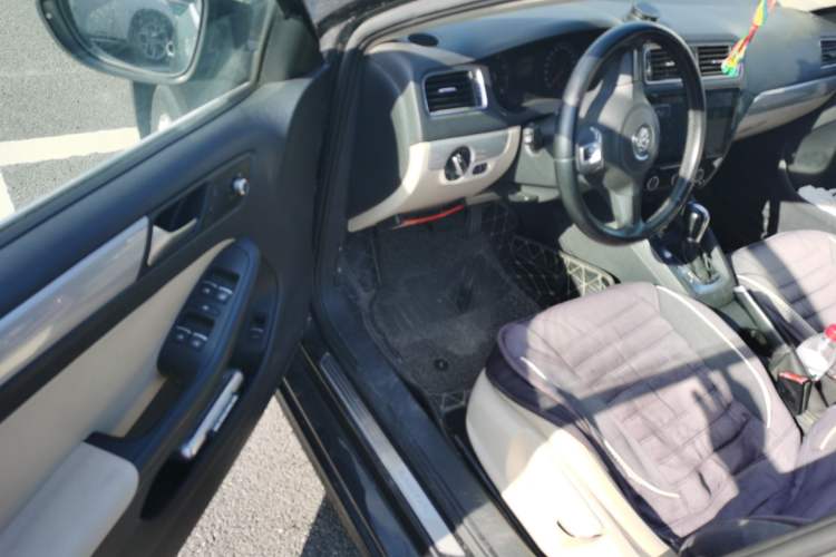 Used Volkswagen Sagitar 2014 Revised Version 1.6L Automatic Comfort Edition
