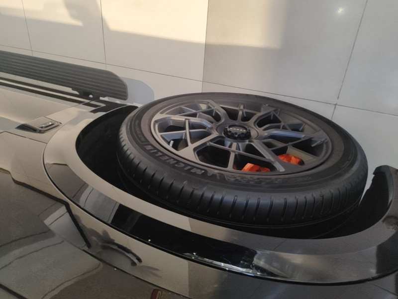 Used Zeekr 9X 2025 Moon Black Edition 70kWh — 22