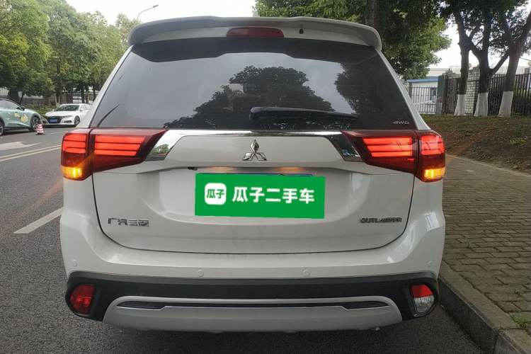 Used Mitsubishi Outlander 2019 2.4L 4x4 Zhi Xiang Edition 7 Seats China VI Standard