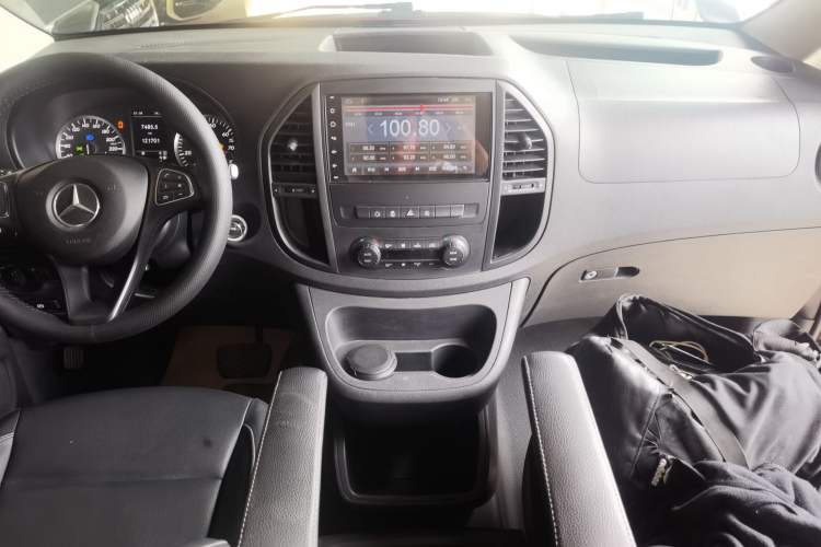 Used Mercedes-Benz Vito 2016 2.0T Elite Version 9-seater Audio And AC Panel